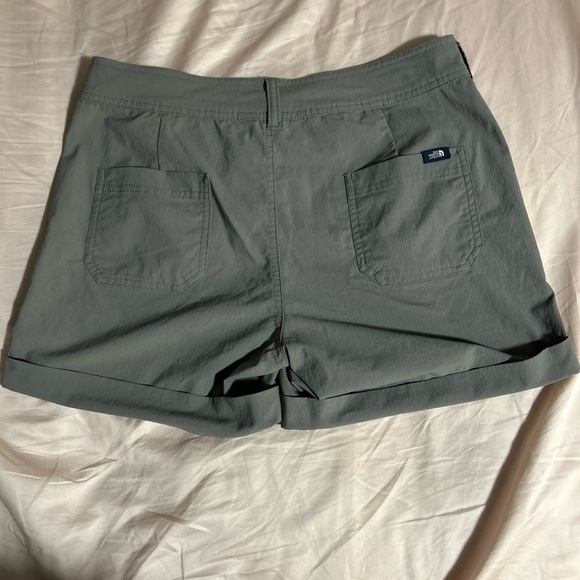The North Face Women's Charcoal Cargo Shorts - Picture 2 of 4